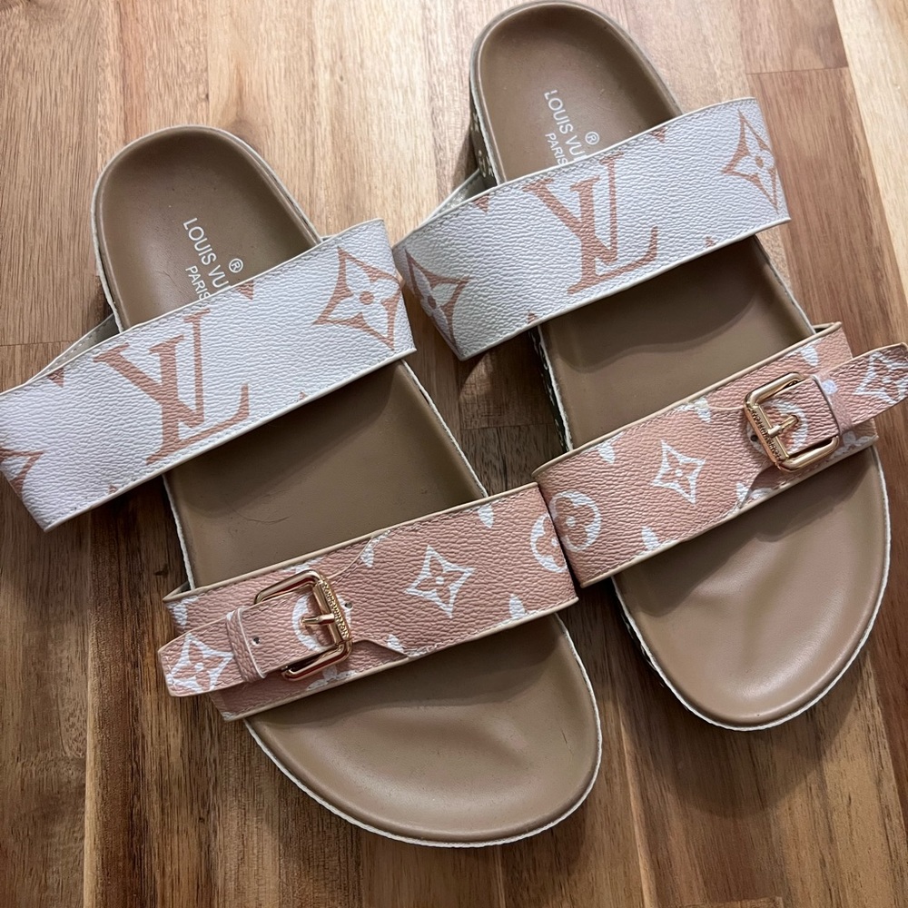 Boutique LV sandals size 9